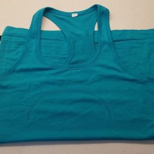 Lululemon top